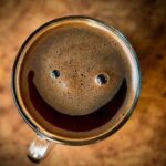 Kas sveikiau: kava su kofeinu ar be jo?