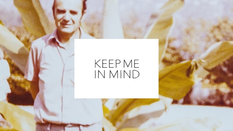 Kvietimas apsilankyti nemokamame išgyvenusiųjų holokaustą pasakojimų performanse „Keep Me In Mind“