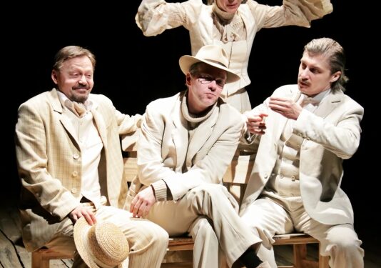 Keistuolių teatras gyvena premjeros nuotaikomis