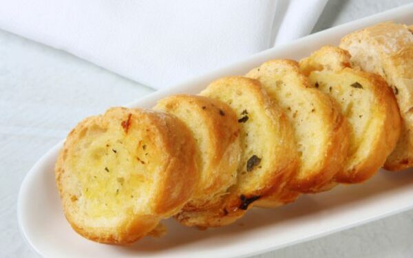 Savaitgalio receptas. Traški duonelė su česnakais