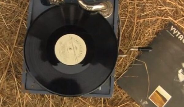 Maestro Vytautas Kernagis atgimė hiphopo ritmuose (video)