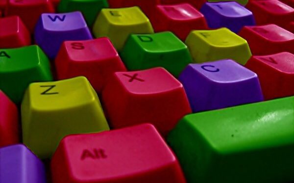 Kodėl raidės kompiuterio klaviatūroje išdėstytos ne pagal abėcėlę?