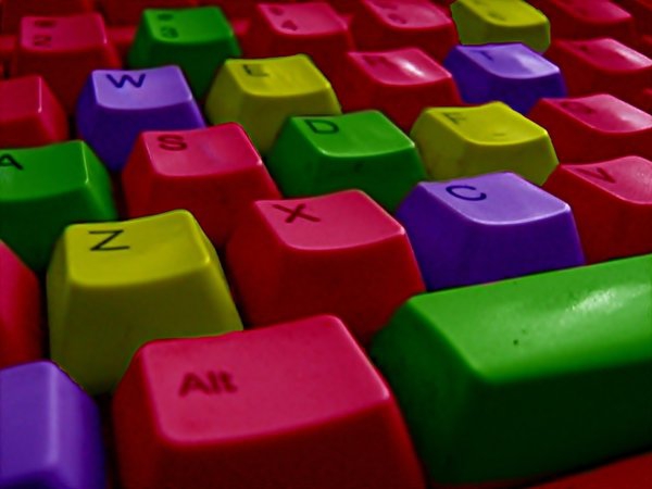 Kodėl raidės kompiuterio klaviatūroje išdėstytos ne pagal abėcėlę?