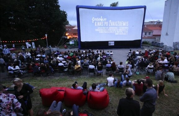 Kino teatras „Pasaka“ ketvirtadienį pradės penktąjį „Kino po žvaigždėmis“ sezoną