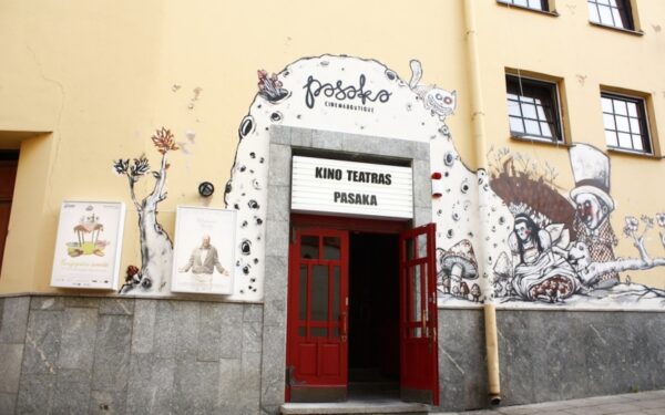Kino teatras „Pasaka“ mamoms dovanoja nemokamus bilietus į kiną
