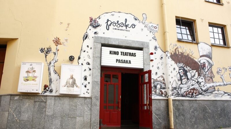 Kino teatras „Pasaka“ mamoms dovanoja nemokamus bilietus į kiną