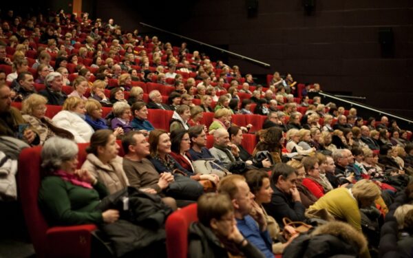 Ką daryti, kad ilgai sėdint kino salėje išliktum sveikas?