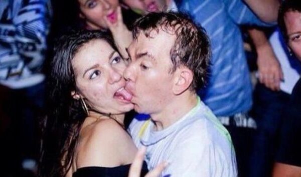 Veee… Nevykę ir juokingi bučiniai (foto)