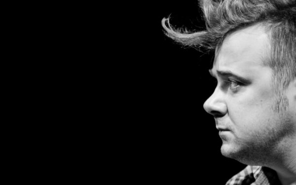 Aktorius K. Glušajevas: „Visiškai rimta – tai, iš ko mes juokiamės“ (Interviu)