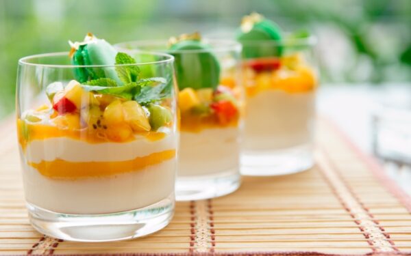 Savaitgalio receptas. Dvisluoksnis braškių ir mangų kokteilis