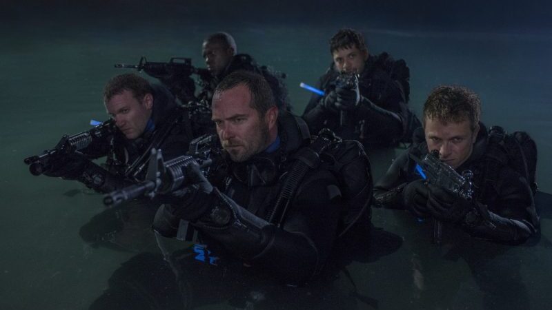 Filmuojant trilerį „Komandosai“ neįtikėtinai misijai filmo kūrybinė komanda ruošėsi po vandeniu