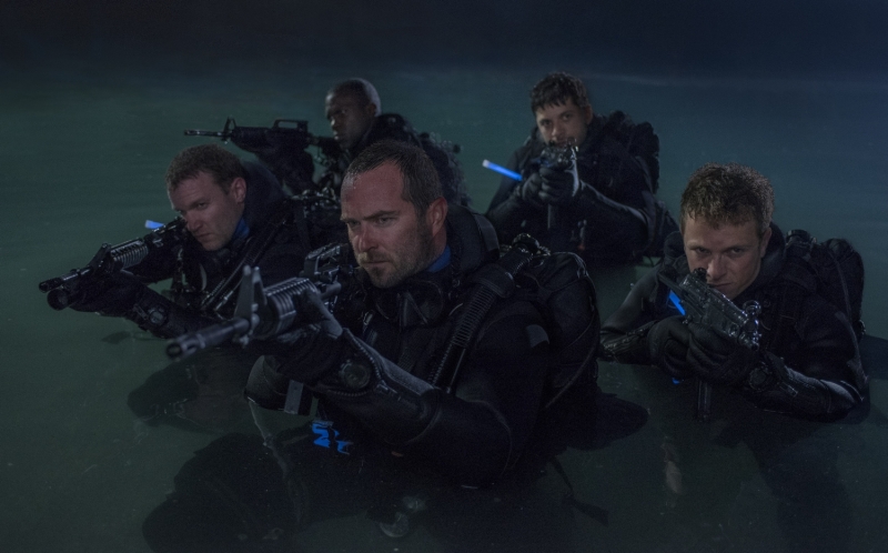 Filmuojant trilerį „Komandosai“ neįtikėtinai misijai filmo kūrybinė komanda ruošėsi po vandeniu