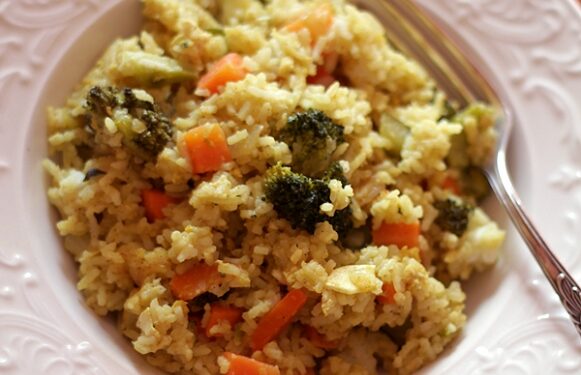 Sekmadienio receptas – kepti ryžiai su traškiomis daržovėmis