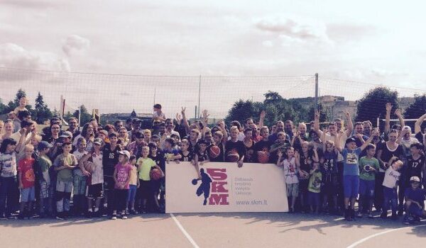 Vilniuje pasiektas Lietuvos krepšinio rekordas – 1016 metimų per vieną valandą (video)