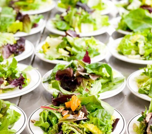 Salotos su kriaušėmis ir pelėsiniu sūriu