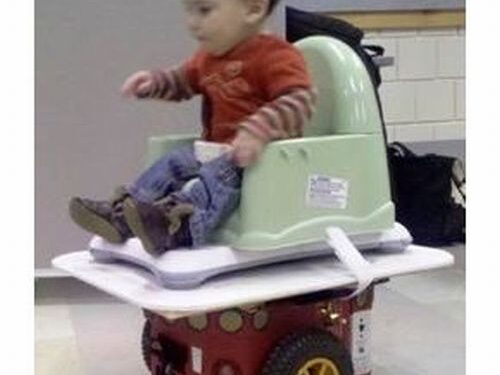 Kūdikiai važinėti gali žaidimų kompiuterio valdomu robotu
