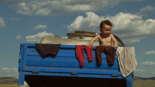 Penktadienį Vilniaus ir Kauno kino teatrus užplūs „Kūdikiai“