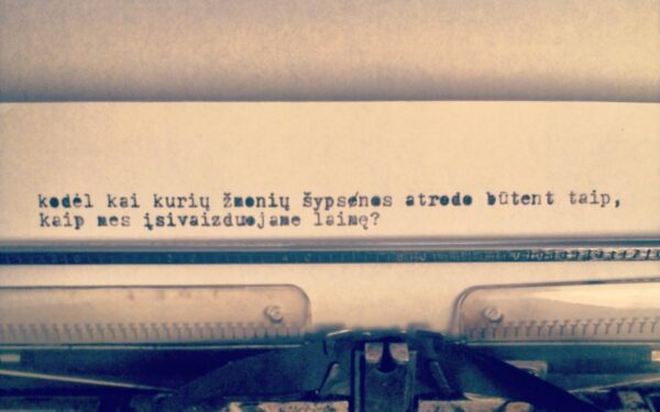 Pokalbis su rašytoju Mantvydu Leknicku – ką reiškia būti laimingu 99 proc.