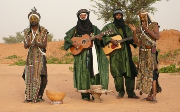 „Etran Finatawa“ – Sacharos bliuzą grojantys klajokliai (interviu)