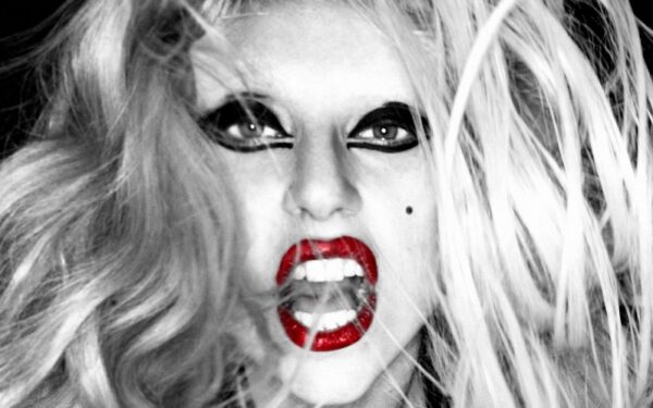 Lady Gaga į savo koncertą Vilniuje kviečia plaukikę Rūtą Meilutytę