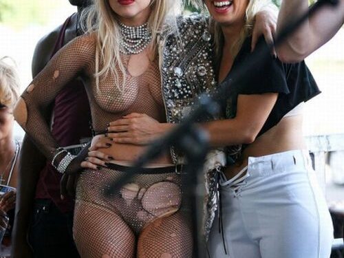 Lady Gaga suknelės varo siaubą? (Foto)