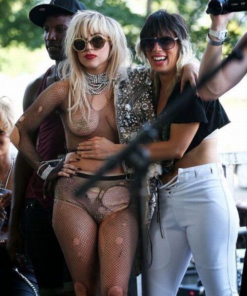 Lady Gaga suknelės varo siaubą? (Foto)