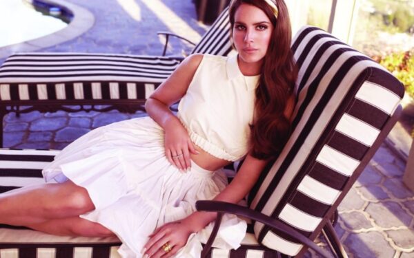 Lana Del Rey skelbia pasaulinį konkursą, kurio laimėtojams padovanos pusę milijono litų