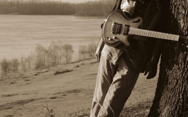 Luizianos saulės subrandintą bliuzą Larry Garneris su grupe pristatys Vilniuje