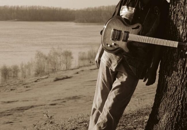 Luizianos saulės subrandintą bliuzą Larry Garneris su grupe pristatys Vilniuje