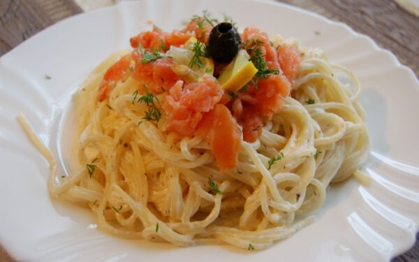 Sekmadieninis Jurgos receptas: makaronai su varške ir rūkyta lašiša