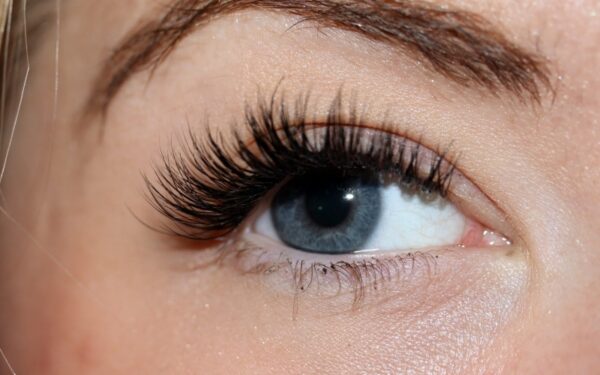 Priaugintos blakstienos – svarbu kokybė