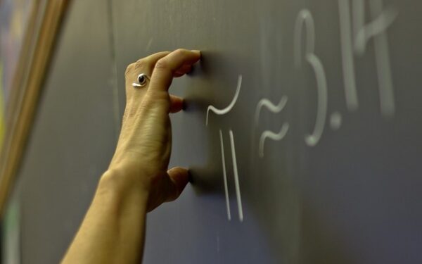 Kodėl nekenčiame kreidos cypsėjimo ar į lentą brūžinamų nagų garso?