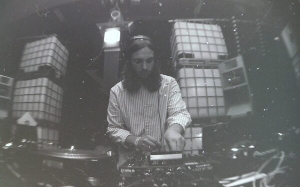 Penktadienio DJ: Trofėjų kambarys „Devintame Name”