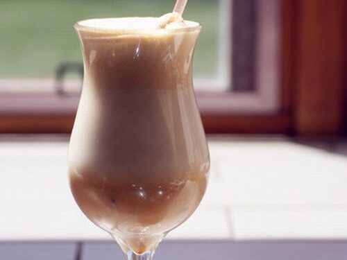 Šalta kava su likeriu