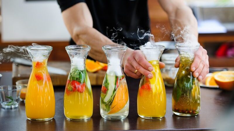 Karštą vasaros dieną atgaivins namuose gaminti limonadai (+receptas)