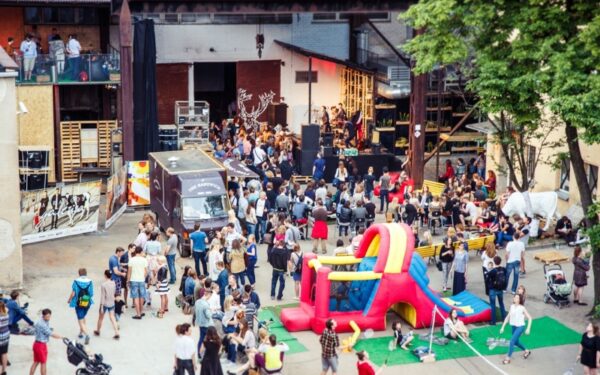 „LRT Opus“ terasa duris atvėrė kūrybiškame Naujamiesčio kieme