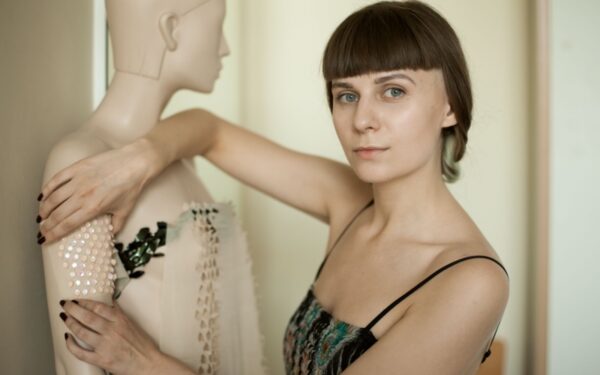 Jauna ir pripažinta dizainerė apie gyvūnų neskriaudžiančią madą (foto)