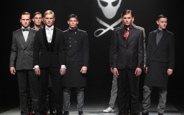 Tryliktoji „Mados infekcija“. Gryna ir ironiška pirmoji diena (Foto)