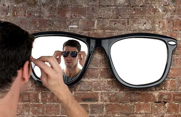 Daiktų pusryčiai. Veidrodis-akiniai