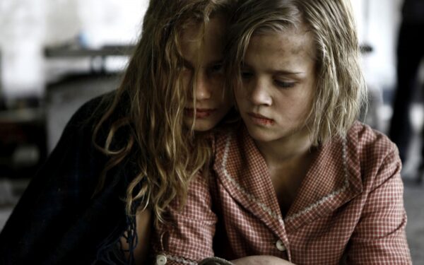 Kino pusryčiuose – nuo mirties bėgančios „ekskursantė“ ir Lorė (video)