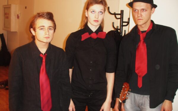 Švęsdami gimtadienį „Liūdni slibinai“ dešimtyje miestų sušuks „5 kartus ralio!“