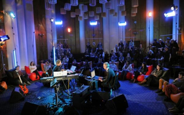 Elektroninės muzikos grupės „mmpsuf“ koncertu jau gali mėgautis ir internautai