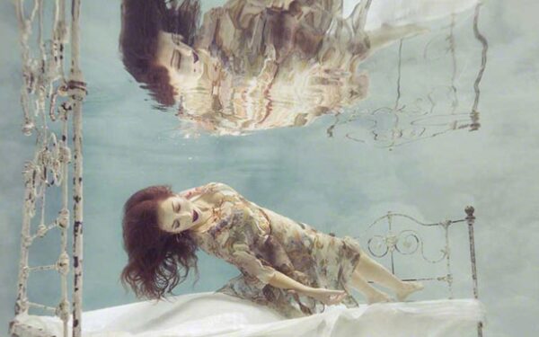 Siurrealistiška gyvenimo po vandeniu fantazija Mallory Morrison fotografijose (foto)