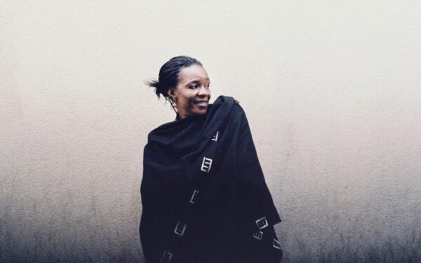 Dainininkė Mamani Keita: „Visi afrikiečiai svajoja apie Europą, tačiau čia atvykę nusivilia“ (interviu)