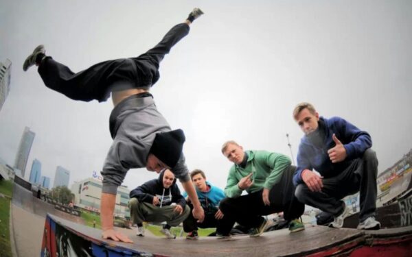 Parkūru užsiimantis Matas: visas Vilnius mūsų žaidimų aikštelė! (interviu)