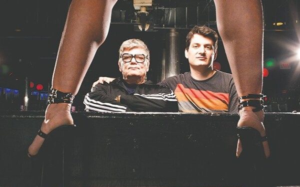 Kino pusryčiai su VDFF. Šeima, kuriai priklauso striptizo klubas…