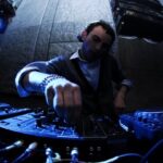 „Penktadienio DJ“: Mantas Dusty siunčia saulėtus linkėjimus