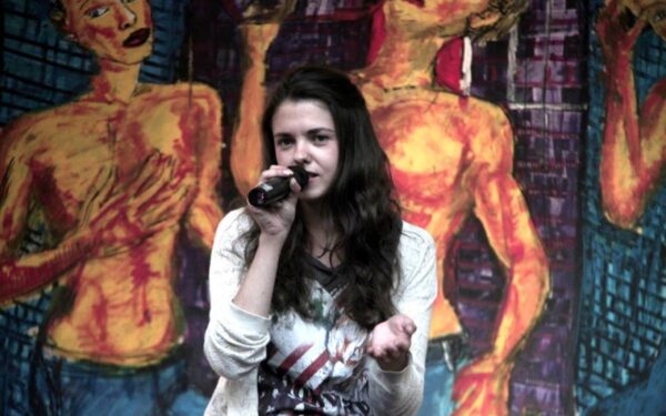 Kol kas vienintelė „standuperė“ Lietuvoje: „Išgirdę juokingai kalbančią moterį žmonės nesijuokia“ (interviu)