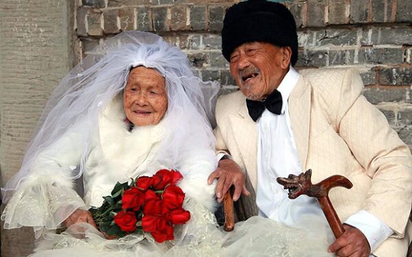 Po 88 metų santuokos pora pagaliau turi vestuvines nuotraukas! (foto)