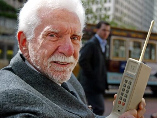 Mobiliojo telefono išradėjas M. Cooperis: „Žmonės nori bendrauti su žmonėmis”